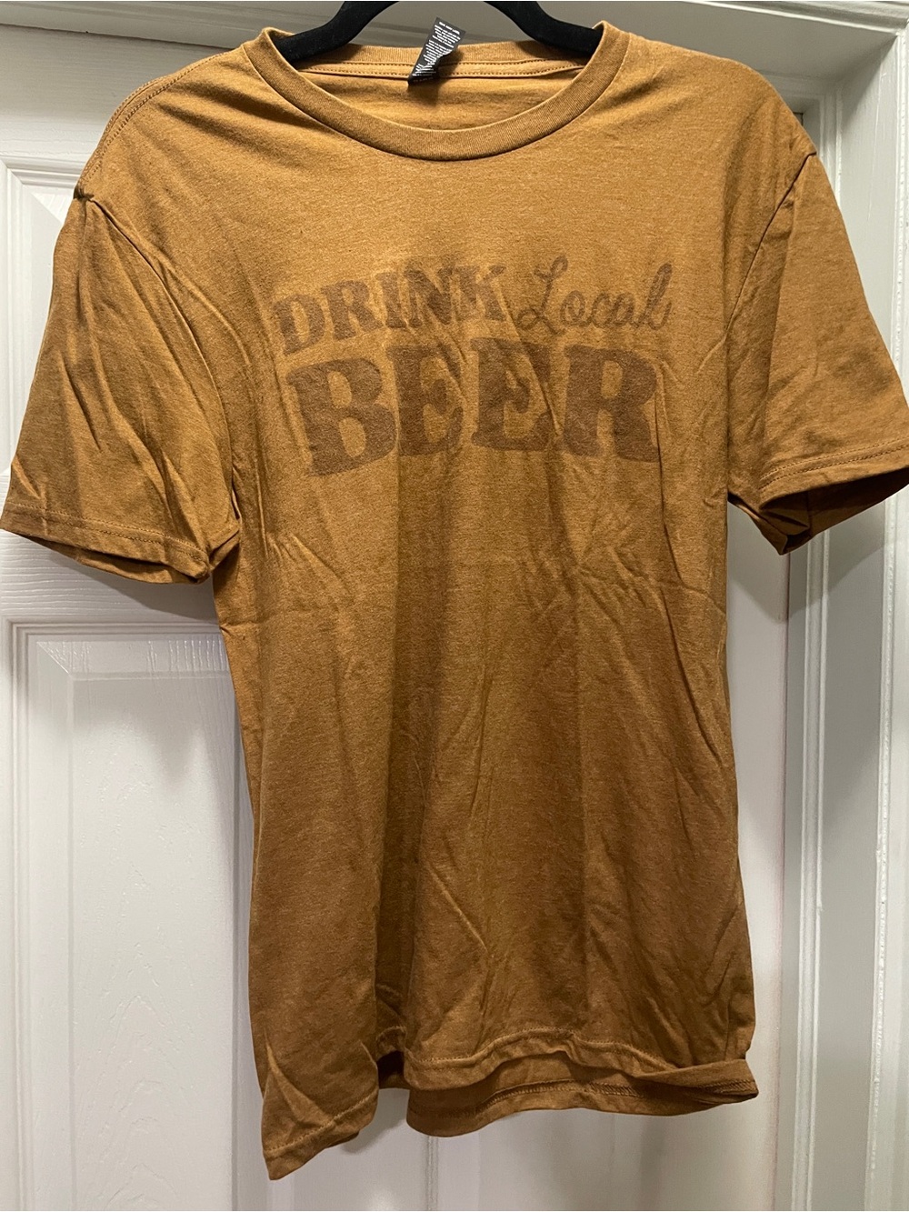 District Men's Brown Graphic 'Drink Local Beer' Short Sleeve Tee